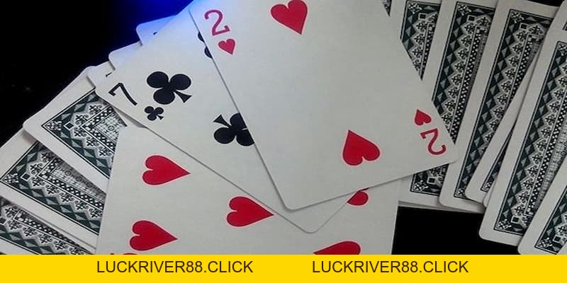 Chơi liêng ăn tiền hiệu quả tại B52club cùng chiến lược hay - LUCKRIVER88